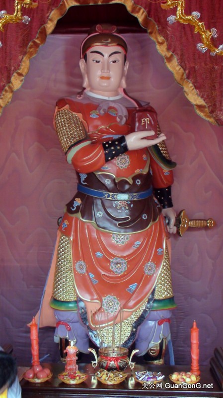 2010年9月16日中国湖北当阳，沈阳德源燃气集团董事长、佛家弟子崔玉晶居士出资人民币20余万元，委托当阳关陵文物保护管理所新塑铜铸彩绘贴金关平太子像