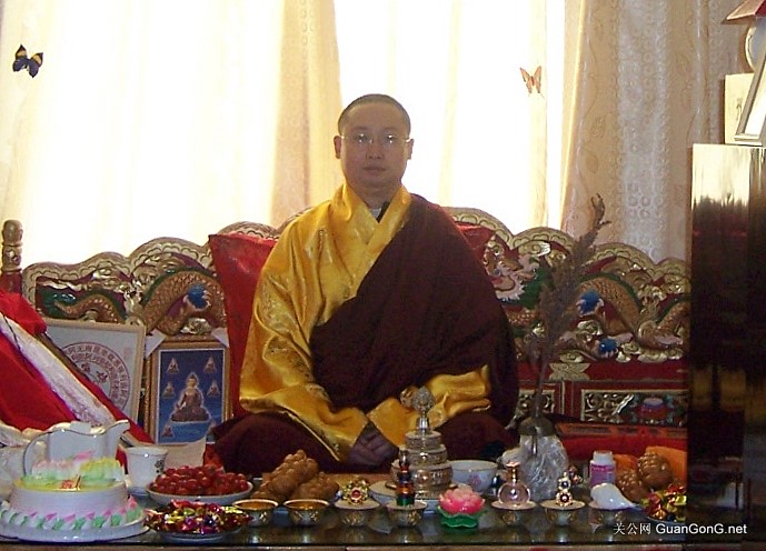 2009年初中国四川成都市,四川噶陀寺齐美杠布活佛创作《伽蓝菩萨关圣帝君供赞仪轨》并通过关公网发布