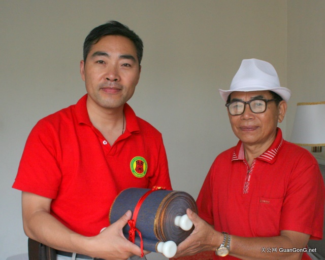 组图：2011年7月11日至9月14日,桂林关帝景仰者钟先生先后捐赠15件关圣帝君金光箔长卷给关公网