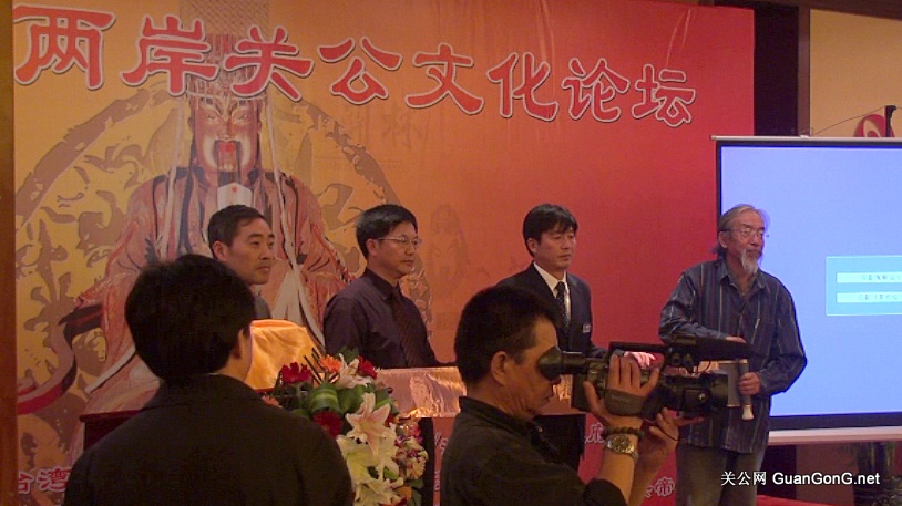 ：关公网献供镌铭《关圣帝君觉世真经》金光箔长卷给洛阳关林